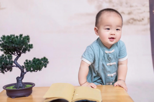 鹤壁宝宝脸上小白点